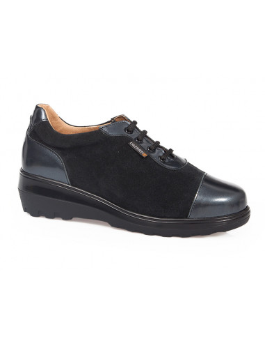 Zapato negro casual con piel vuelta para mujer